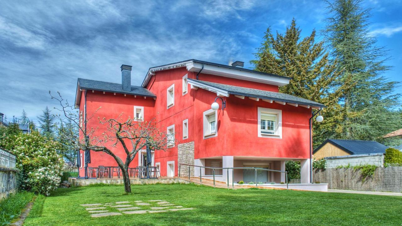 Pura Vida Pirineos Hotel Jaca Exterior photo